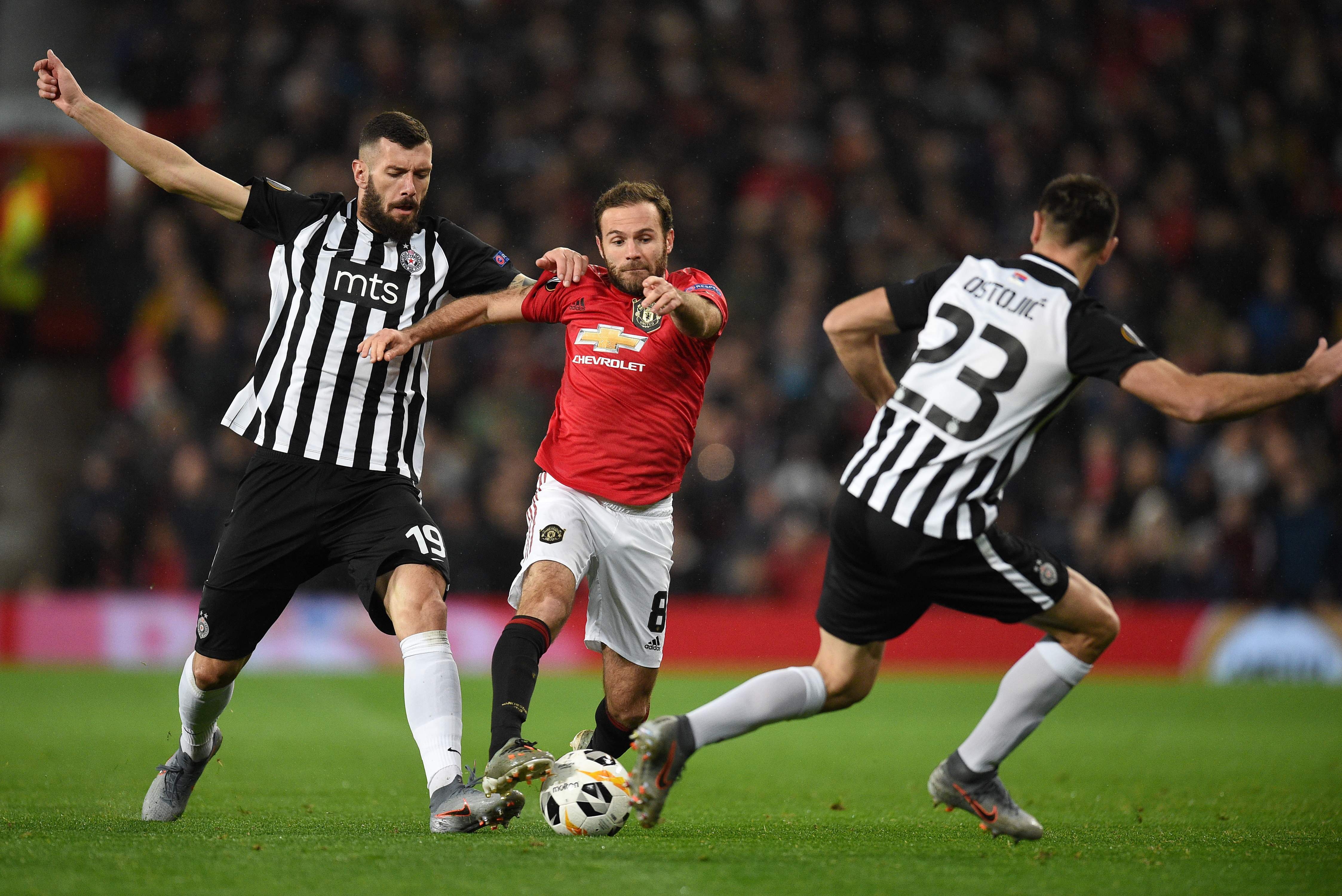 包含瓦伦西亚主场劫胜巴塞罗那，状态回暖的词条