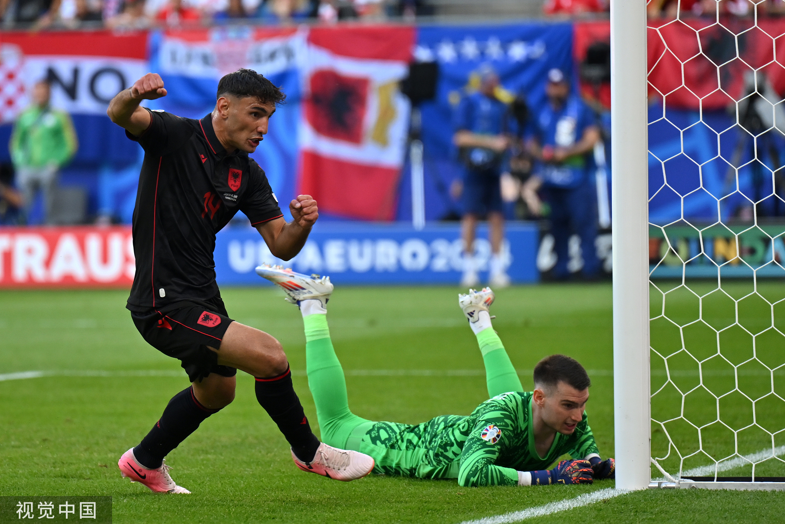 乌克兰队在欧洲杯预选赛中喜获佳绩，表现抢眼(乌克兰队在欧洲杯预选赛中喜获佳绩,表现抢眼吗)