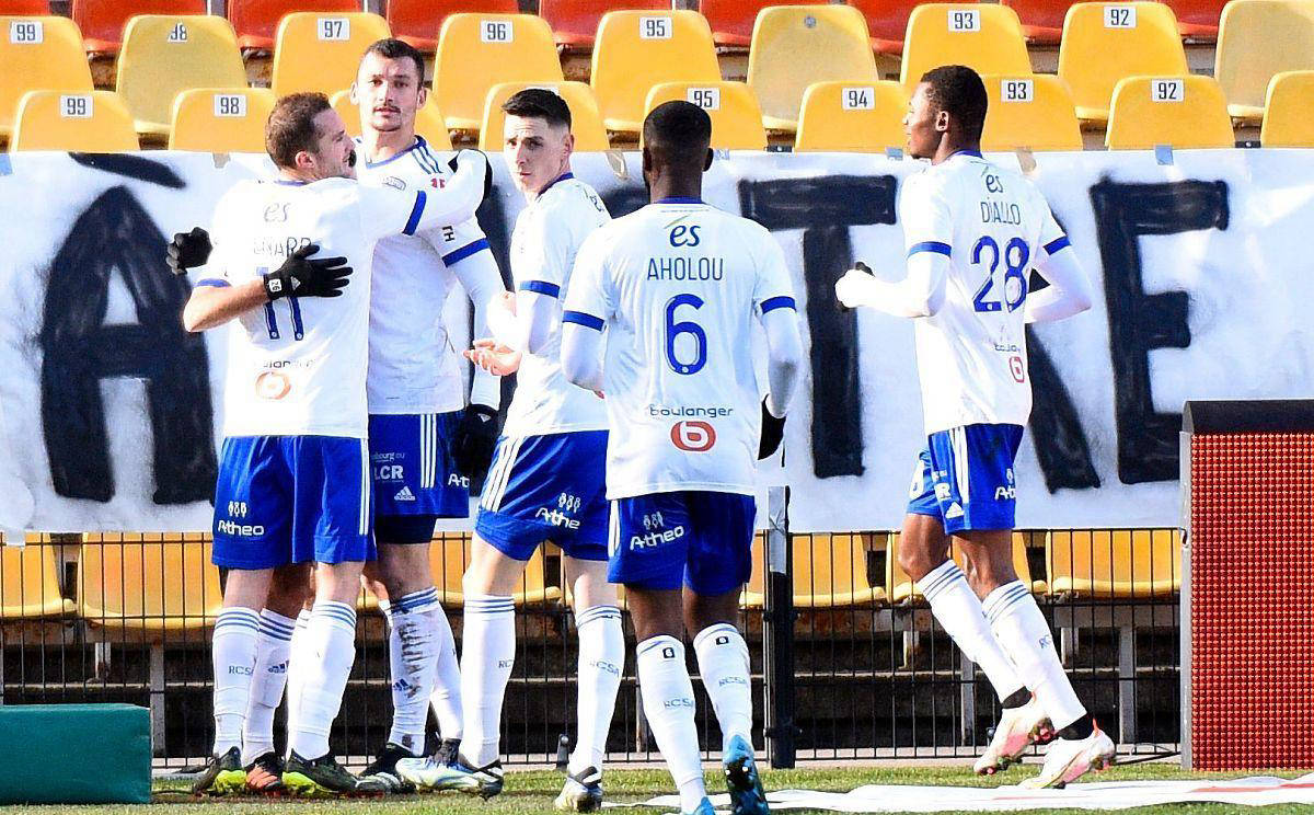 包含梅斯在客场战胜斯特拉斯堡，豪取联赛六连胜的词条