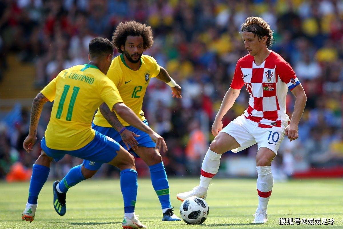 包含斯洛伐克队连扳两球逼平克罗地亚队的词条